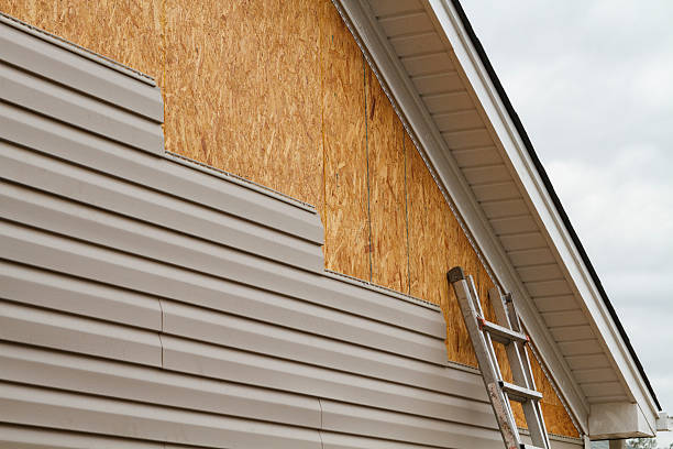 Professional Siding Contractor technician working in Barrington, NJ